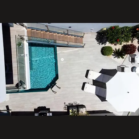 Royal Luxury Pool Garage Ping Pong Wi Fi 아파트 *